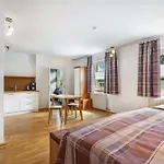 Fenzl Apartment *